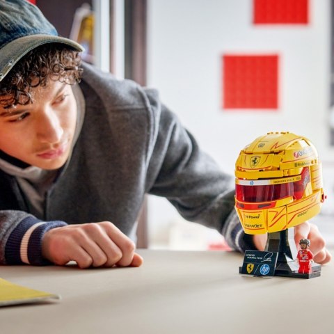 Klocki Editions 43022 Kask Lewis Hamilton Scuderia Ferrari HP LEGO